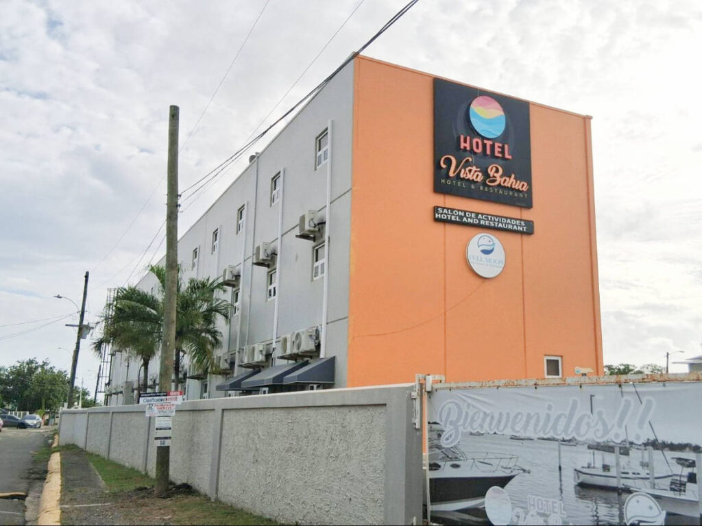 The Hotel Vista Bahia & Marina from the outside