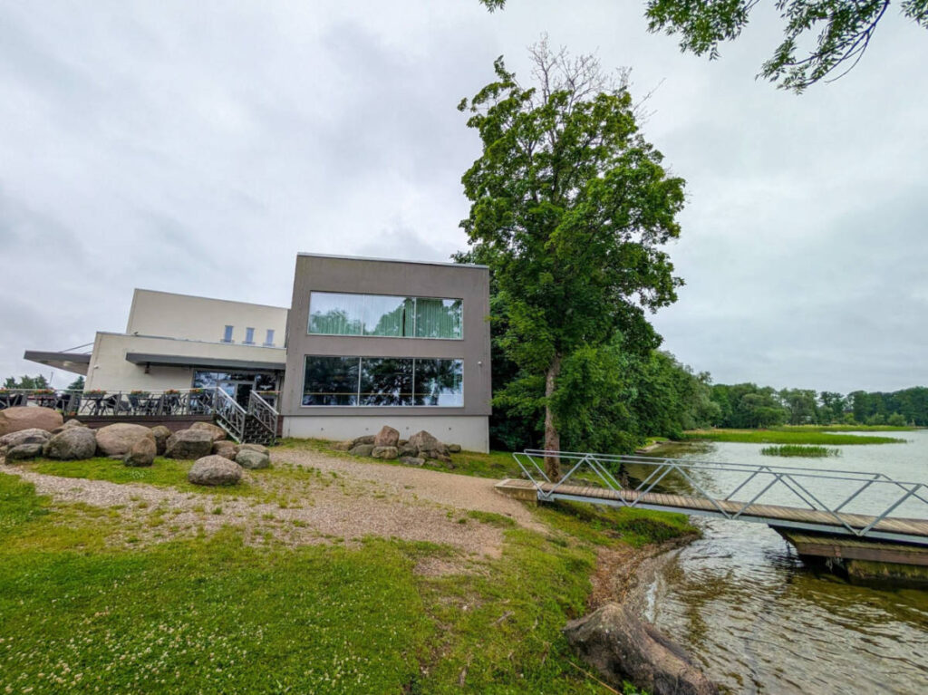 Exterior view of the Ice Age Center by the Saadjärv lake