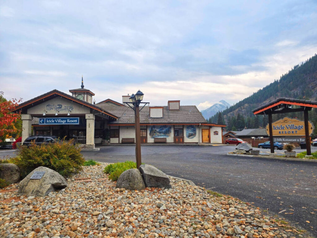 View of the entrance to Icicle Village Resort