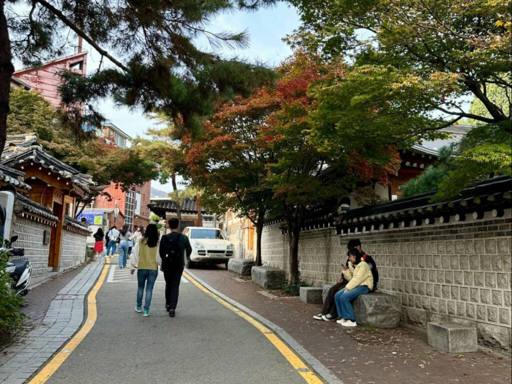 View of the traditional neighbourhoods of Insadong & Anguk