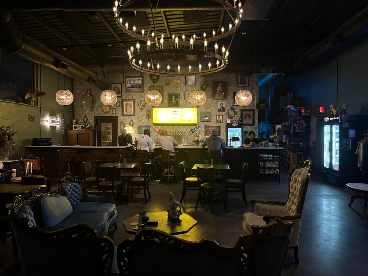 View of the interior and the people drinking at the bar counter in Fait La Force Brewing