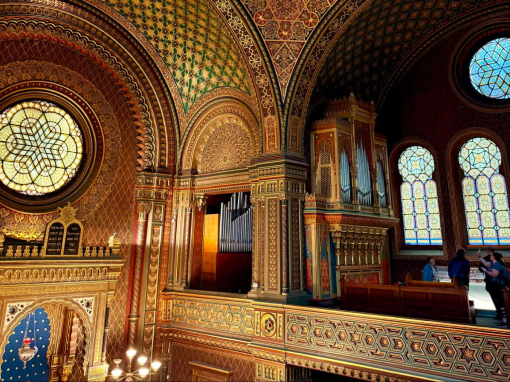 The view inside of the Spanish Synagogue
