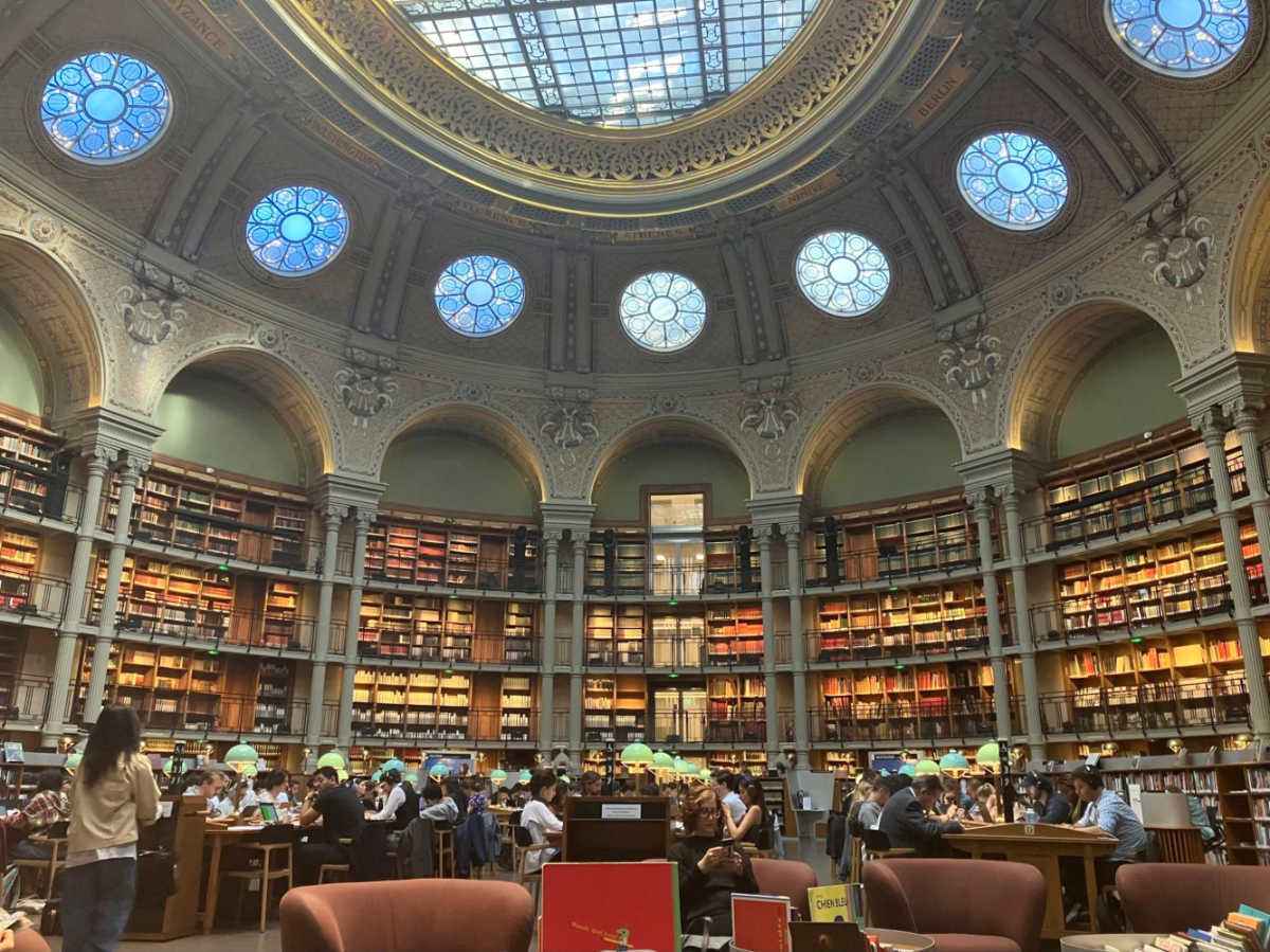 People inside the French National Library (BNF-Richelieu)