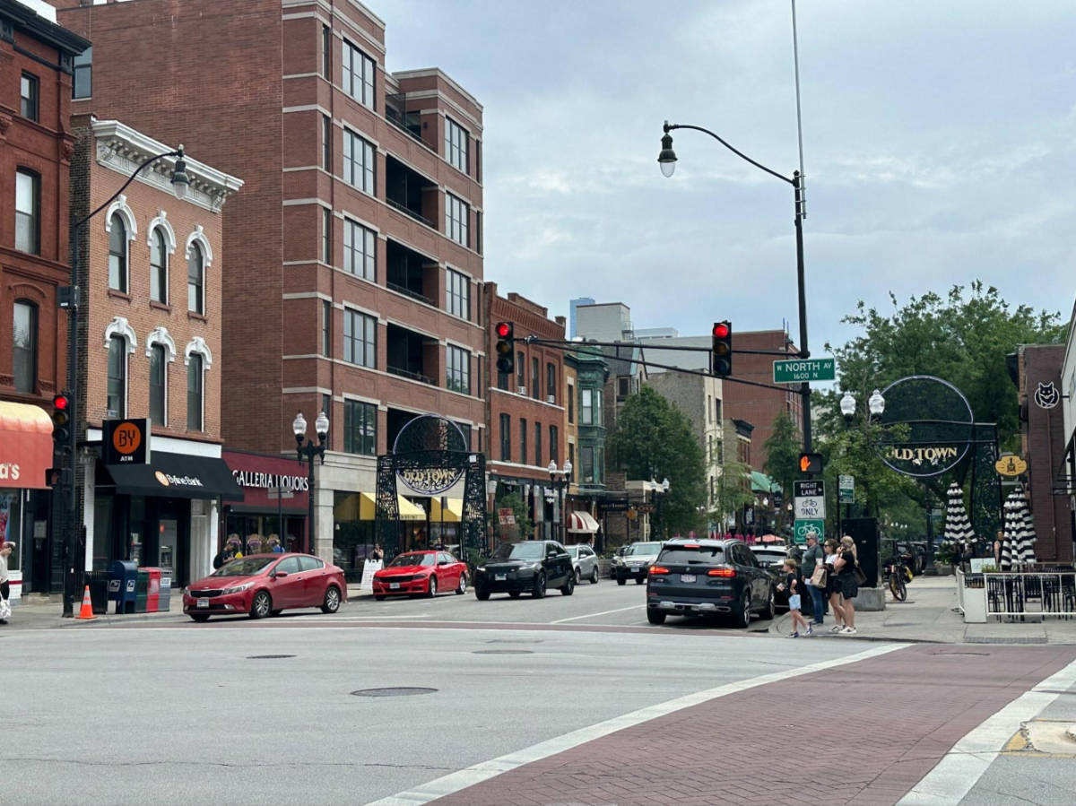 View of the bustling intersection of North Ave and Wells St.