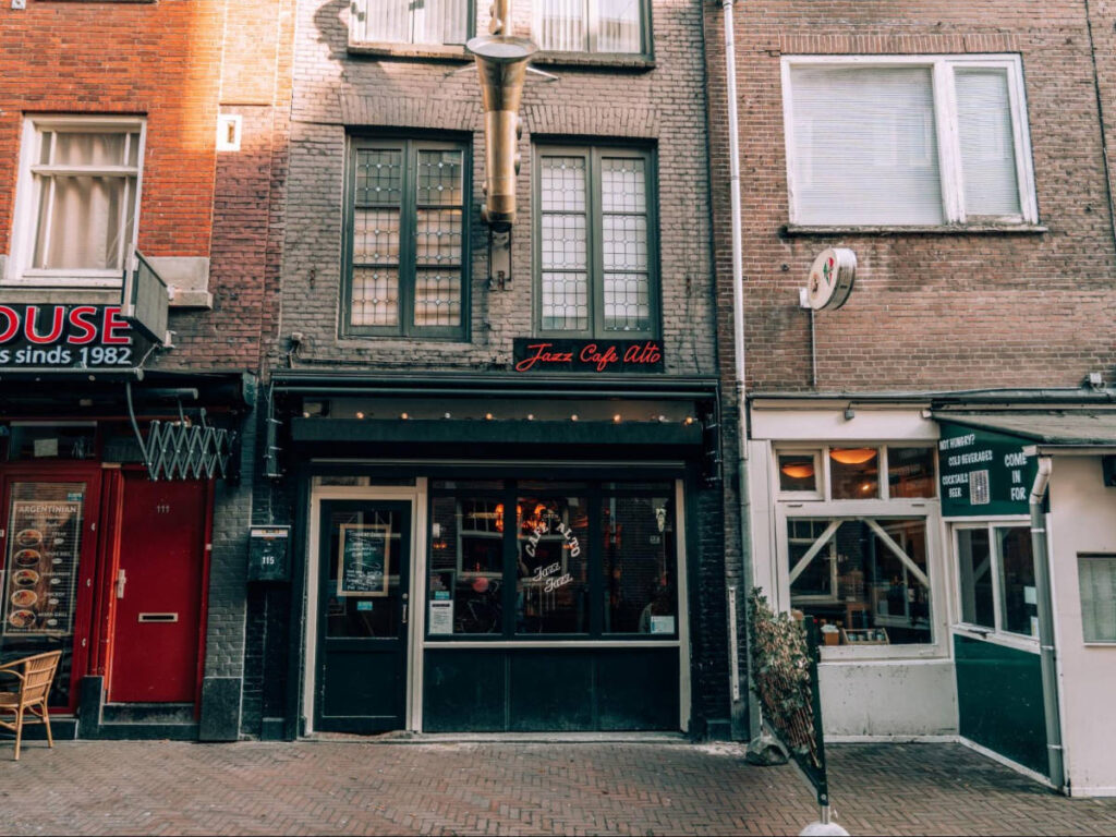 The storefront of Jazz Café Alto