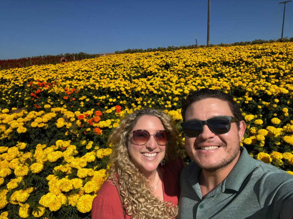 Travel Lemming author Jess and her date takes a selfie in a flower field in Carlsbad Strawberry Company