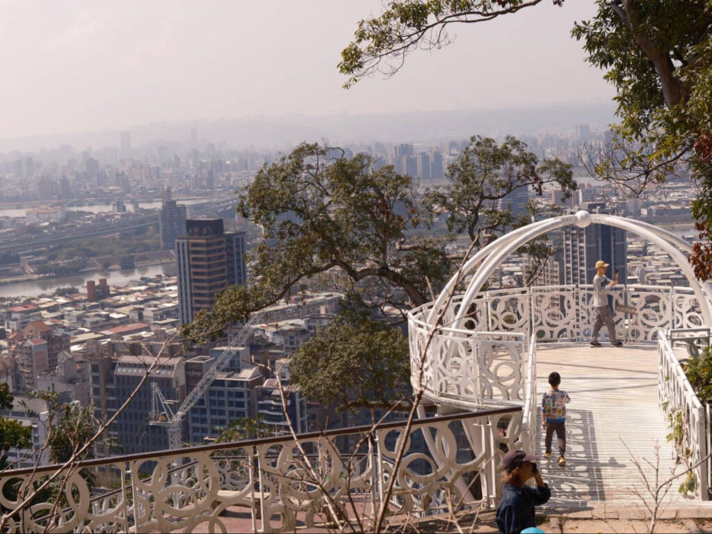 Overlooking view at the top of Jiantanshan Trail