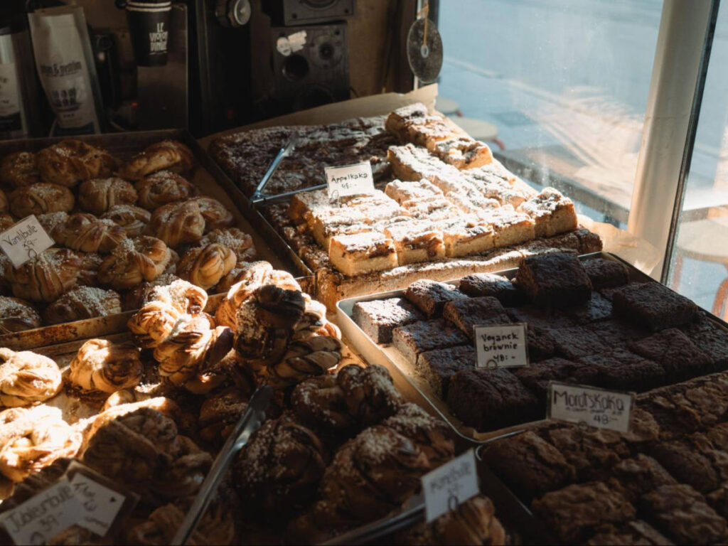 The kanelbullar and other pastries at La Violin Dingue