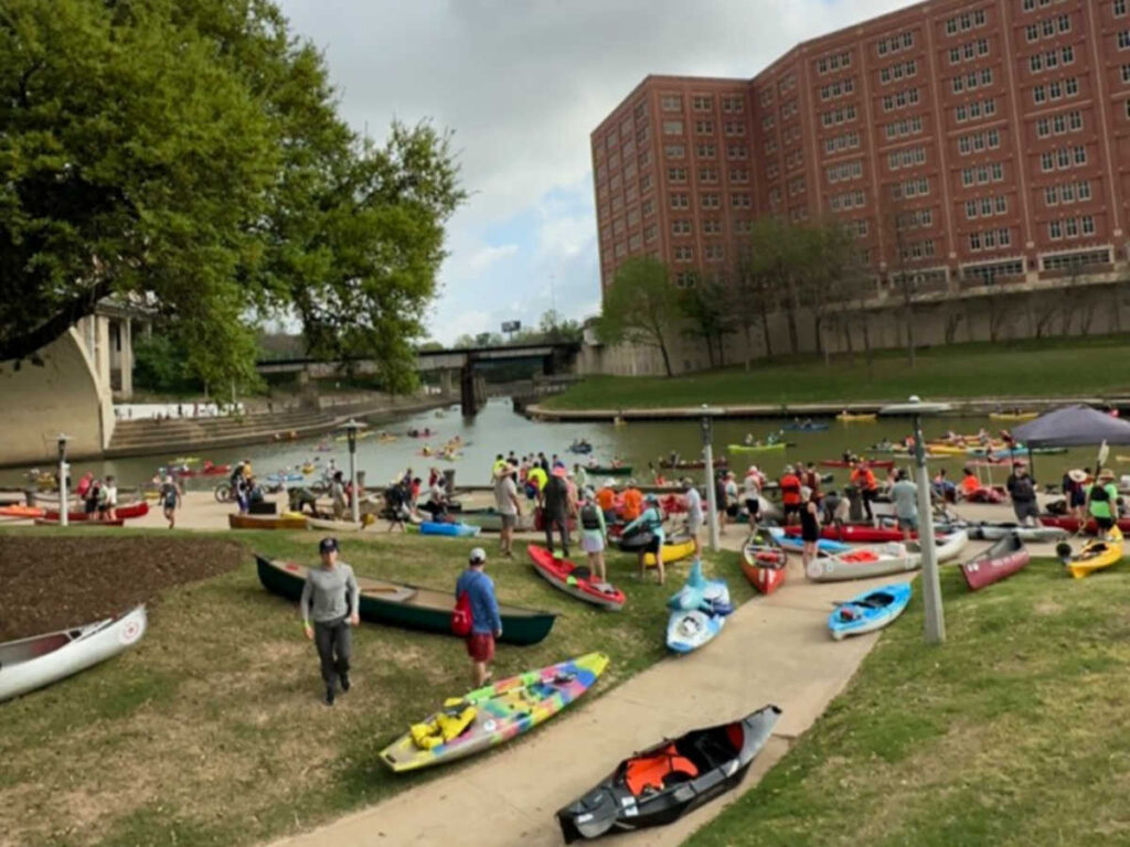View of the crowd ready to go kayaking at Buffalo Bayou