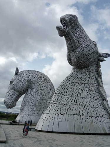 Closer view of the Kelpies statues