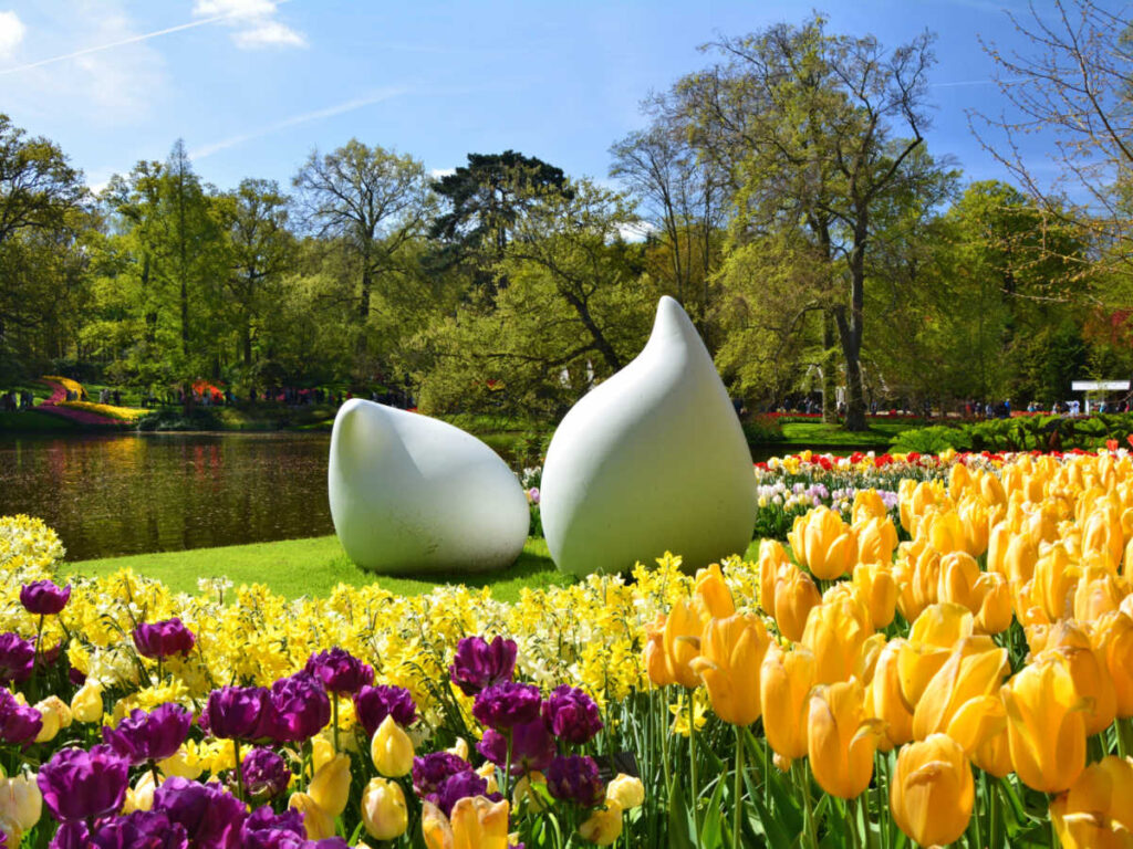 The Kröller-Müller’s artwork in the middle of the blooming garden