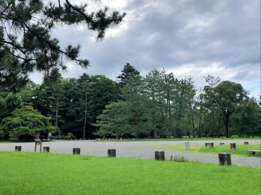 The wide walking paths and lush greenery in Kyoto Gyeon National Garden