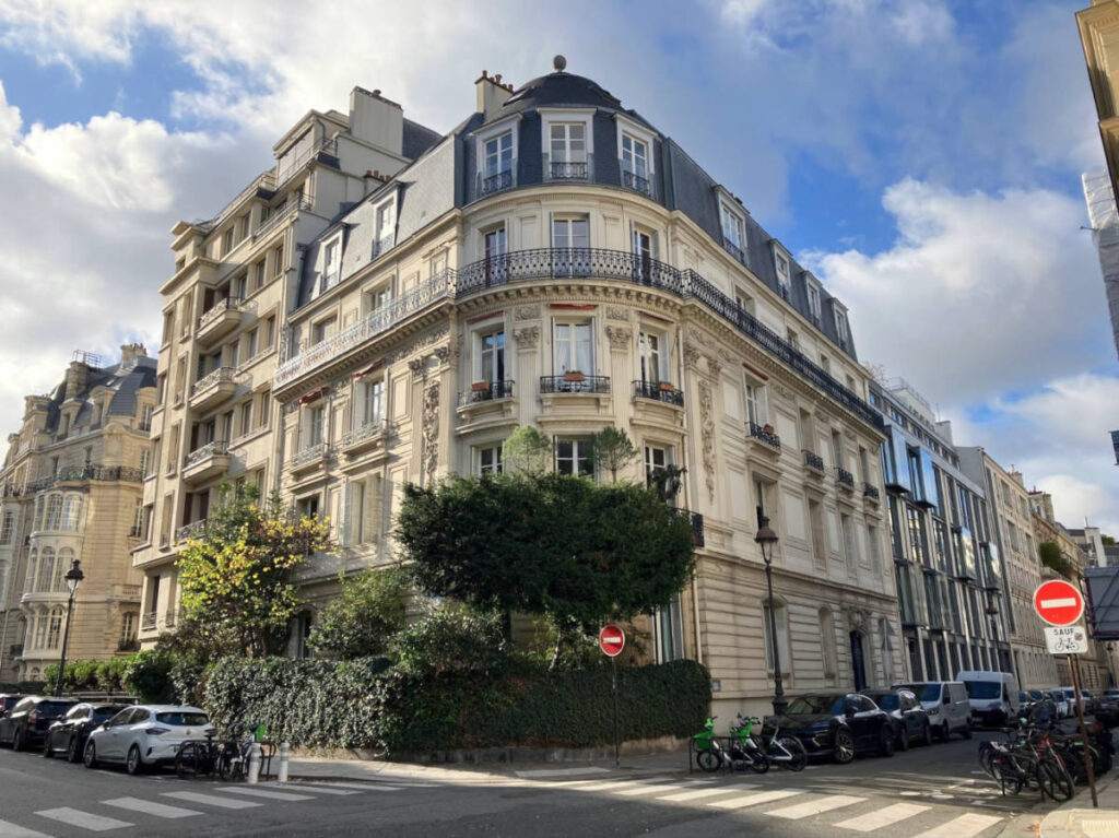 A corner building at the intersection in the L’Europe neighborhood