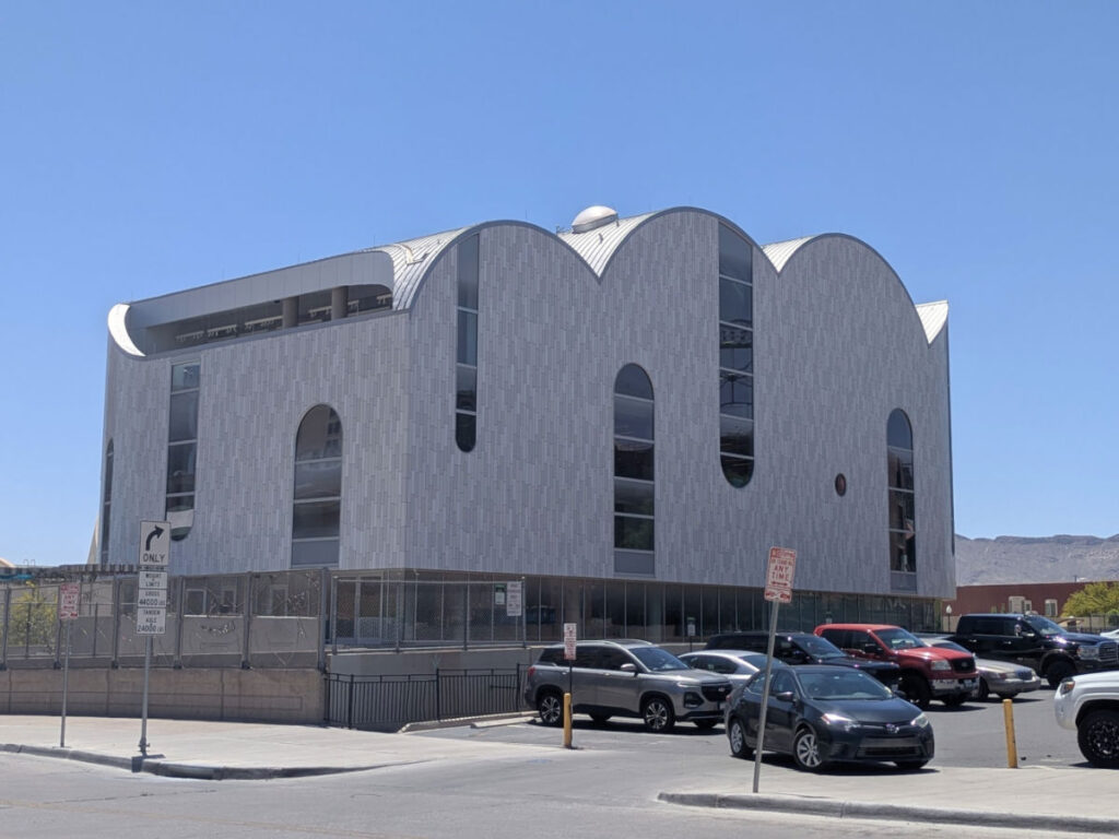 View of the La Nube’s unique architecture