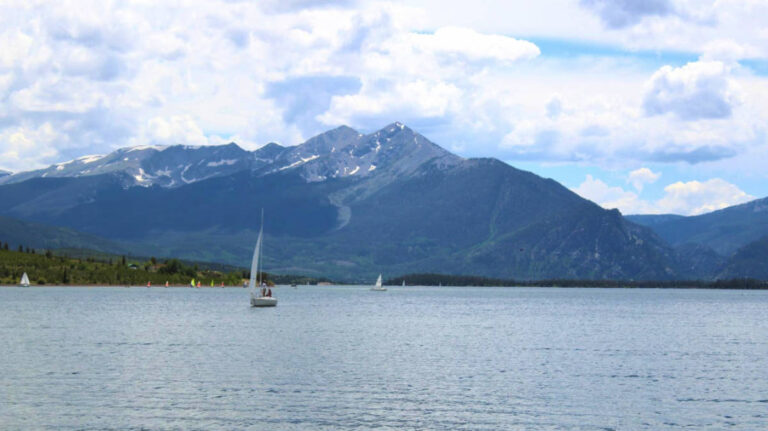 View of a sailboat on the Lake Dillon