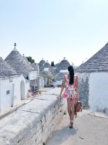 Lia Tee wandering in Italy