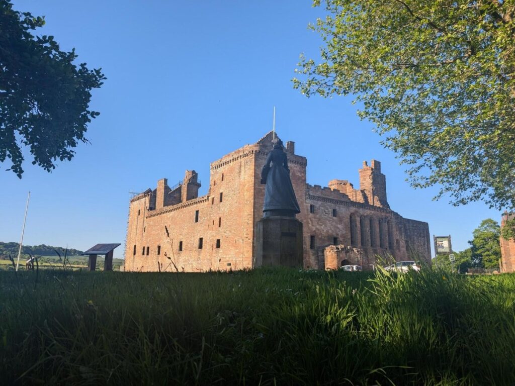 A statue outside Linlithgow Palace