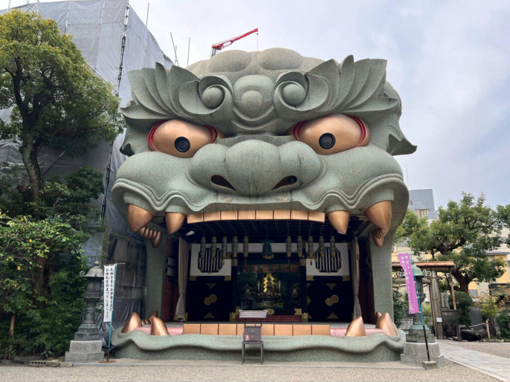 Exterior view of the famous lion Namba Yasaka Shrine