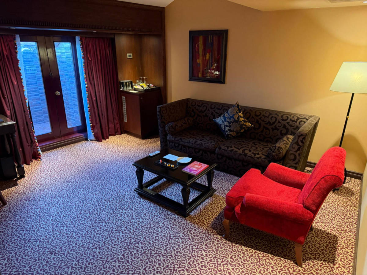 The living room of the hotel suite of Palacio del Inka