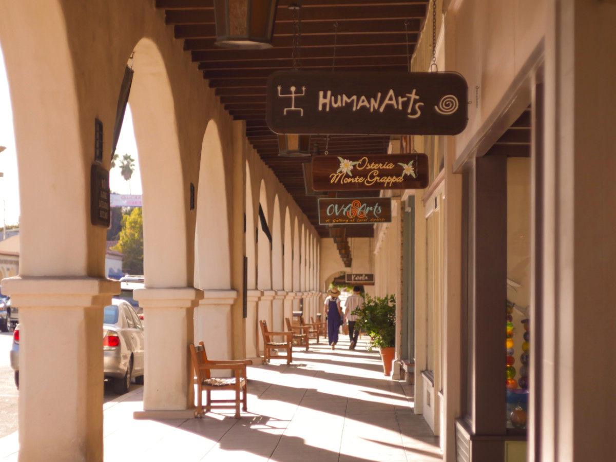 Store fronts with tourist checking out the different spots in Ojai