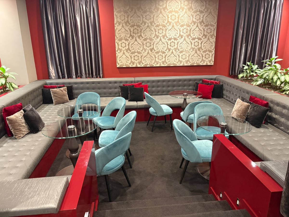 View of chairs and tables at the lounge area in Leonardo Royal Hotel Mestre