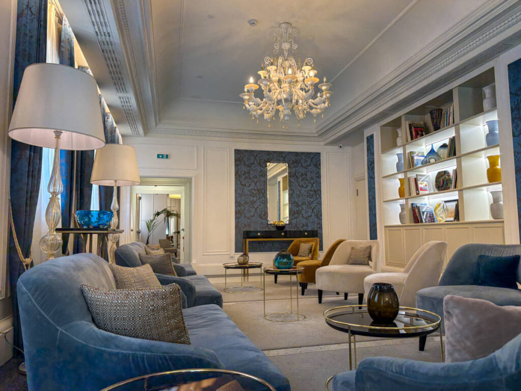 The modern and luxurious lounge at H10 Palazzo Canova