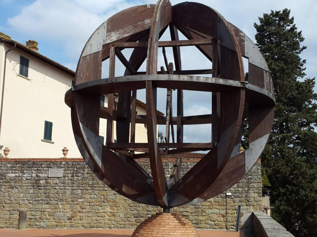 Closeup look of the L’uomo di Vinci wooden statue in Leonardo da Vinci’s Museum