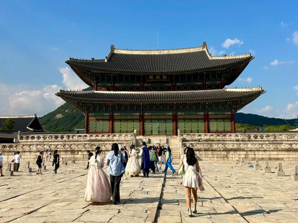 People at the main hall of Gyeongbokgung Palace