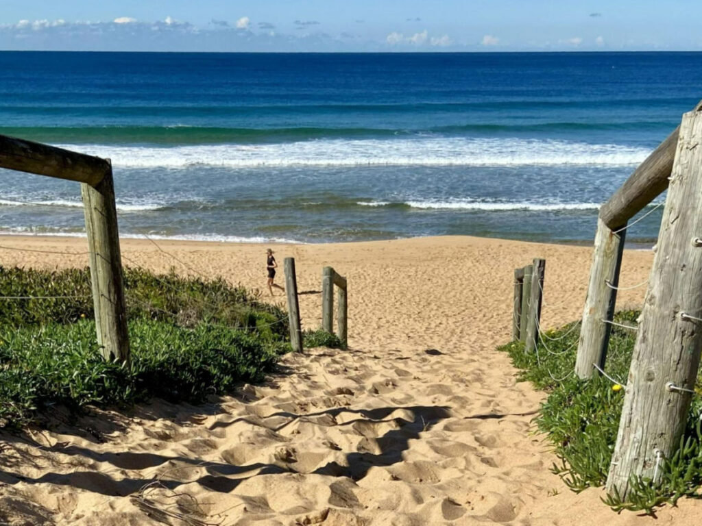 The path going to Manly Beach