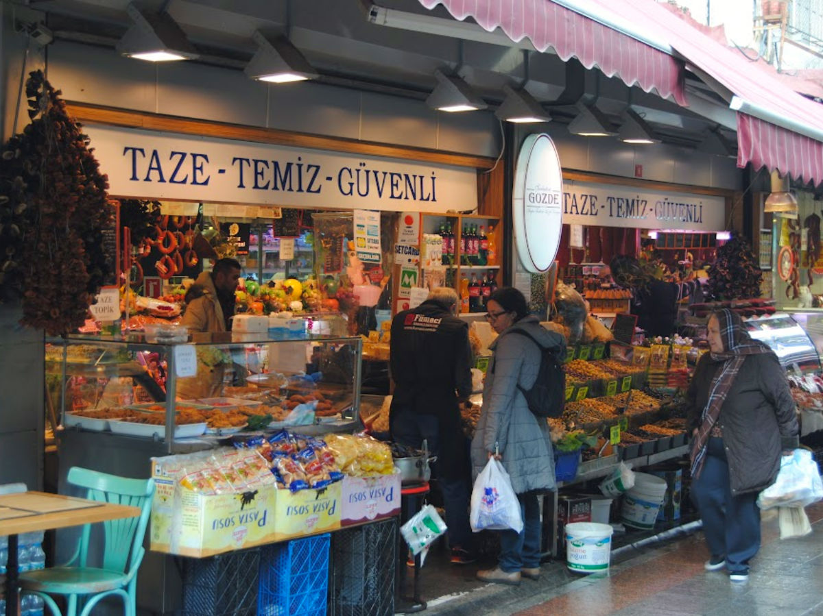 People shopping at a market stall in Kadıköy