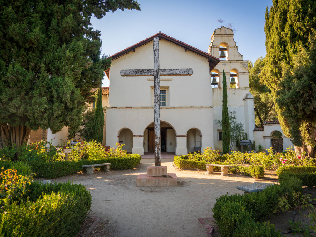 Clear blue sky over the San Juan Bautista