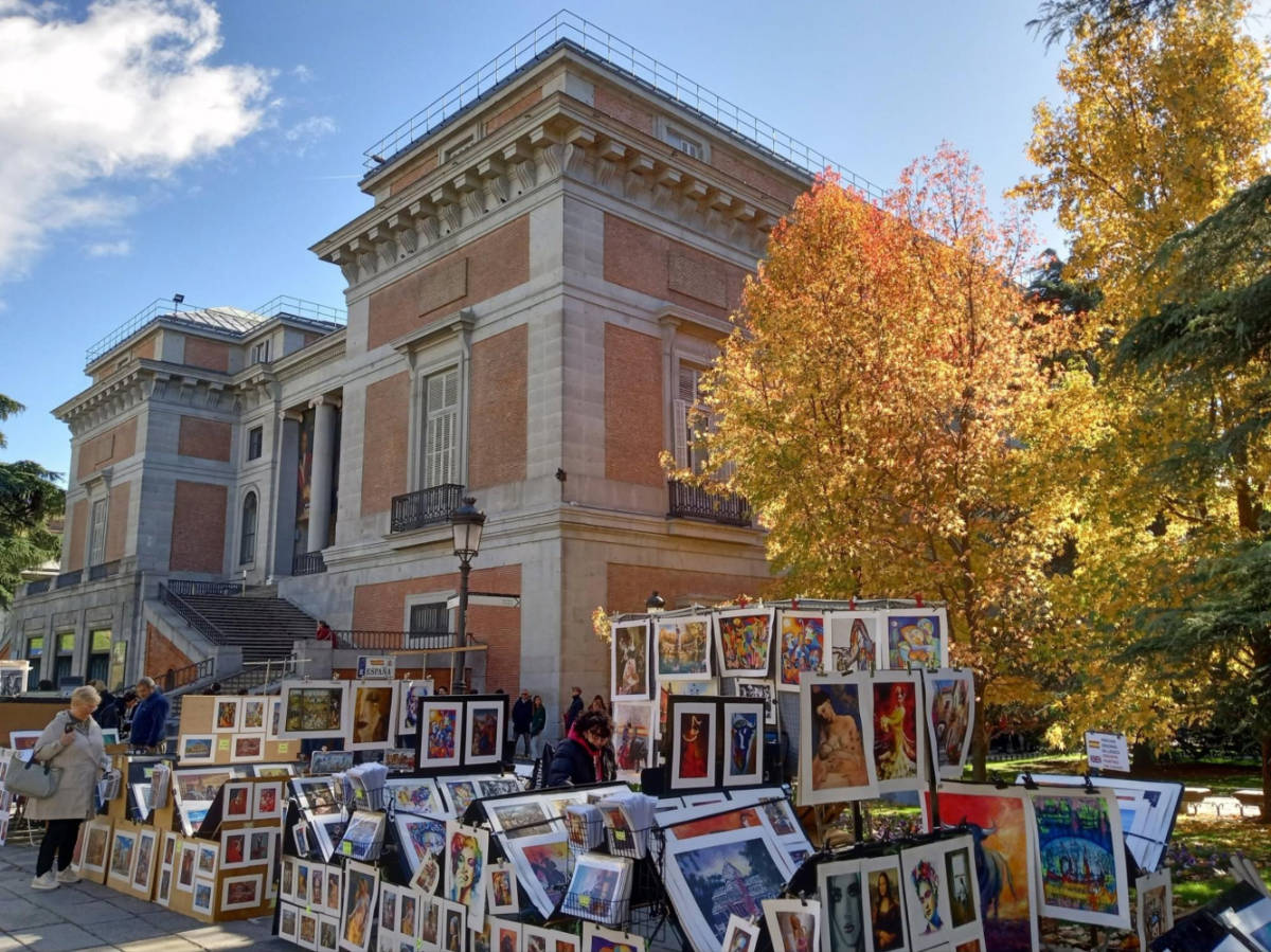 Variety of art on display outside of the Museo del Prado