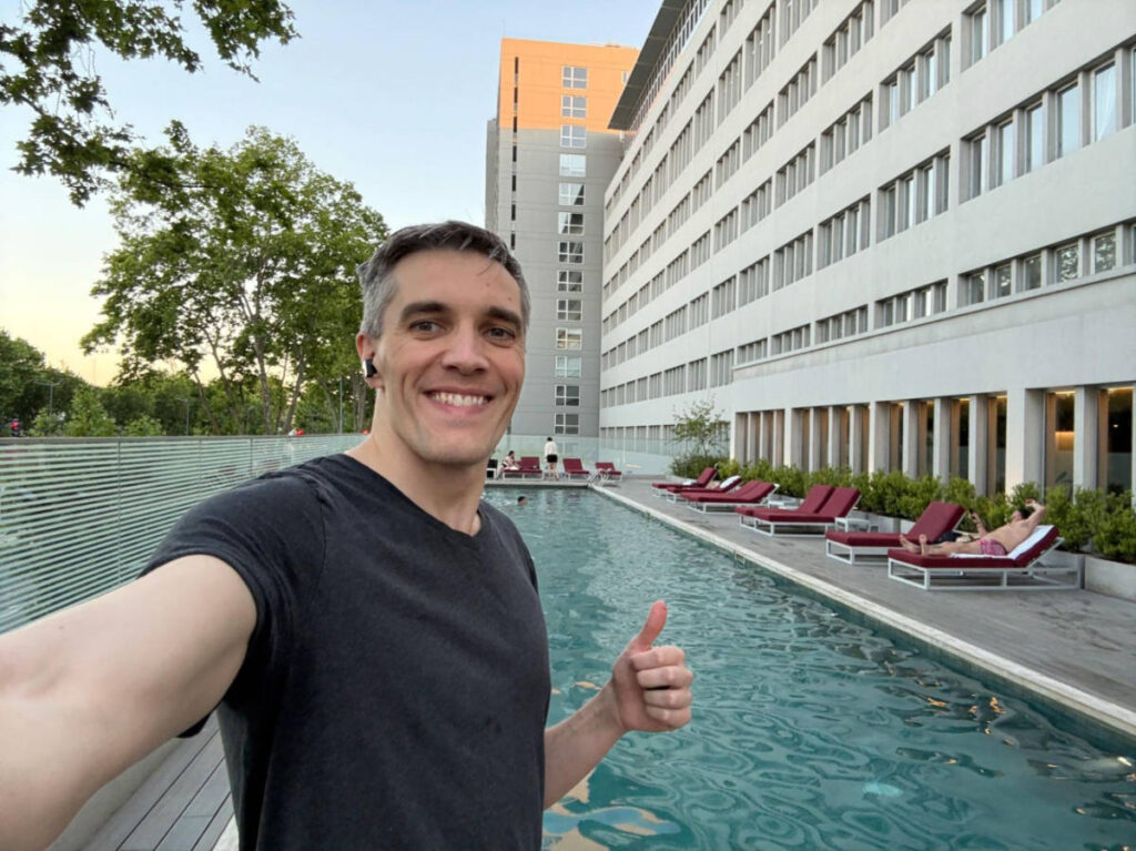 Travel Lemming founder, Nate Hake, posing for a photo with a thumbs up at the poolside of Almarena Puerto Retiro