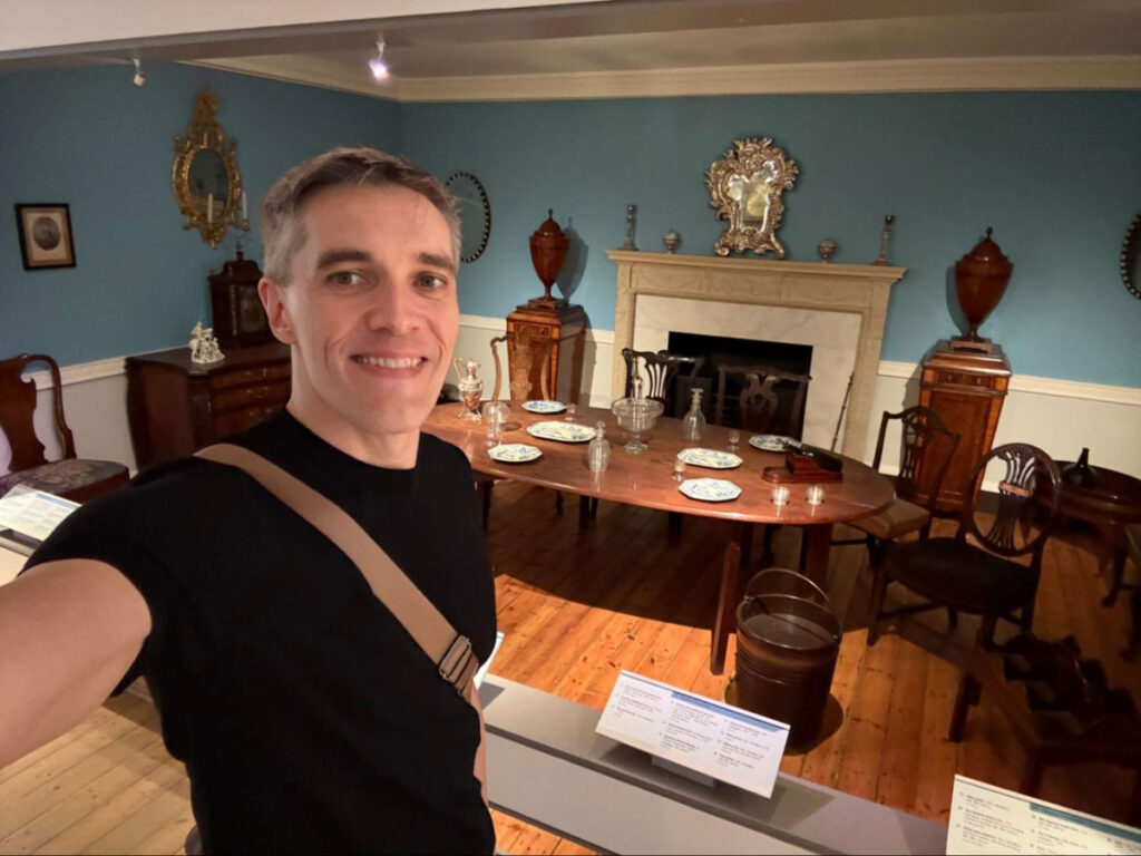 Travel Lemming founder Nate taking a selfie inside The National Museum of Ireland