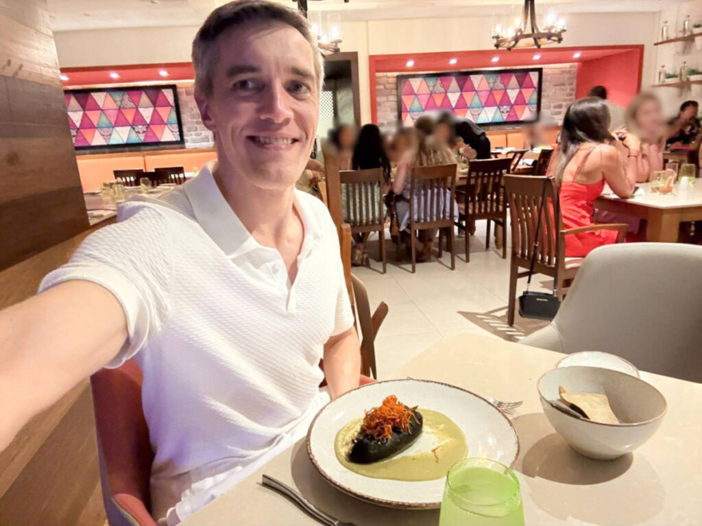 Travel Lemming founder Nate Hake, dining in La Hacienda Mexican