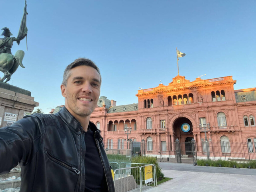 Travel Lemming founder, Nate Hake, smiling in front of Casa Rosada