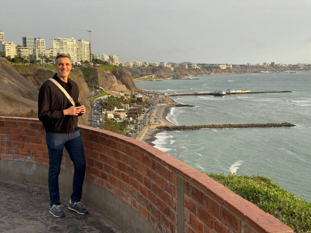 Travel Lemming Founder Nate Hake, smiling for a photo at the Miraflores Malecón