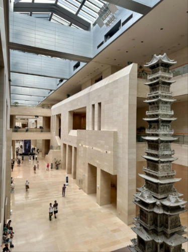 Overlooking view of the main hallway of the National Museum of Korea