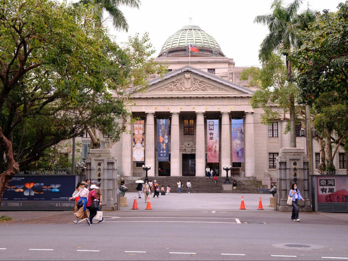 View of the National Taiwan Museum from the outside