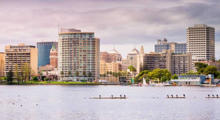 Panoramic view of the skyline of Oakland before sunset