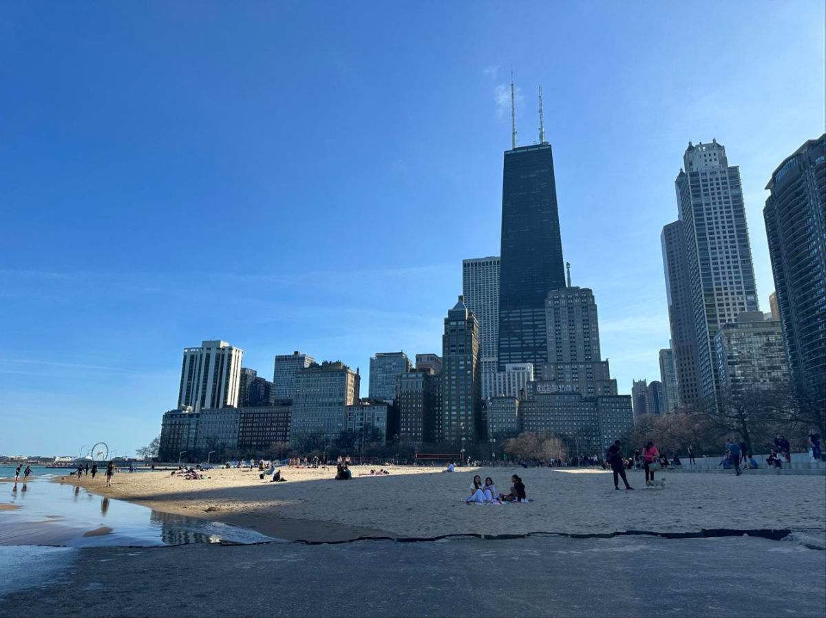 People relaxing at Ohio Street Beach at the corner of Streeterville