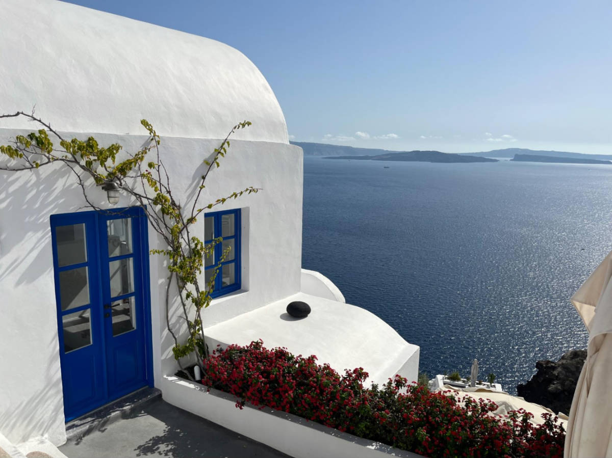 A vibrant blue door of the whitewashed building in Oia