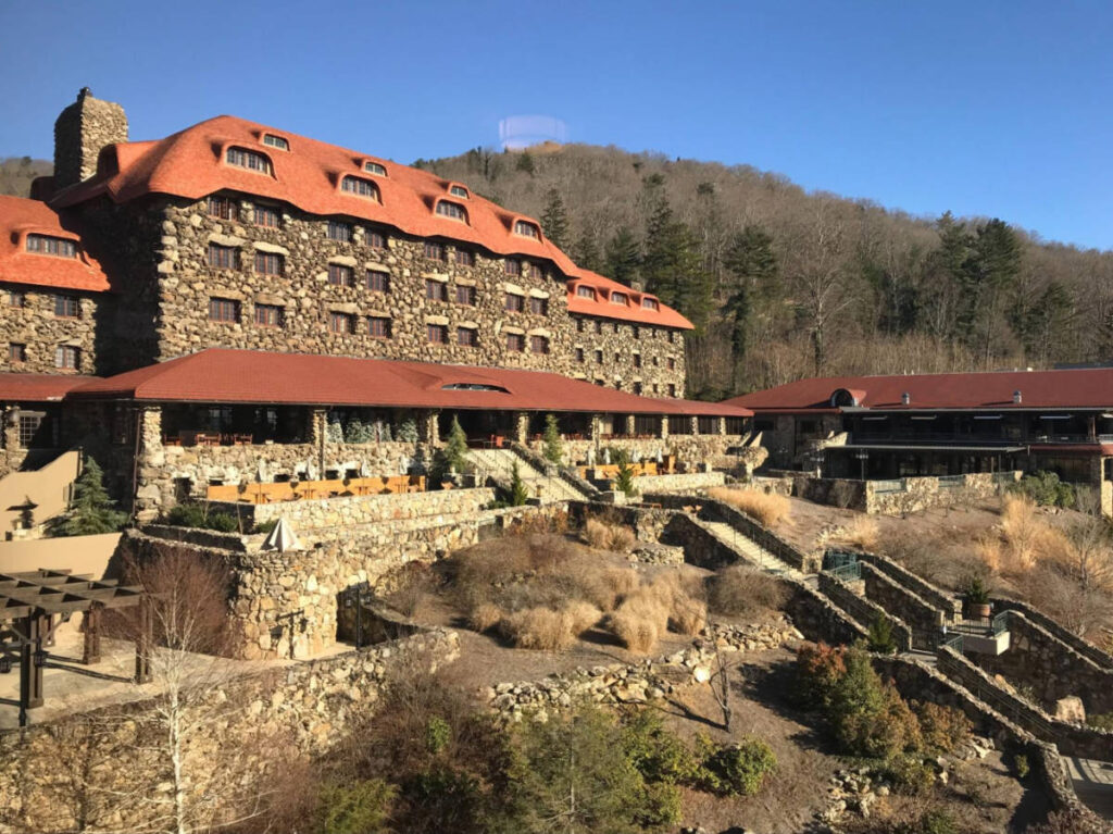 View of the grounds in front of the historic building of Omni Grove Park Inn