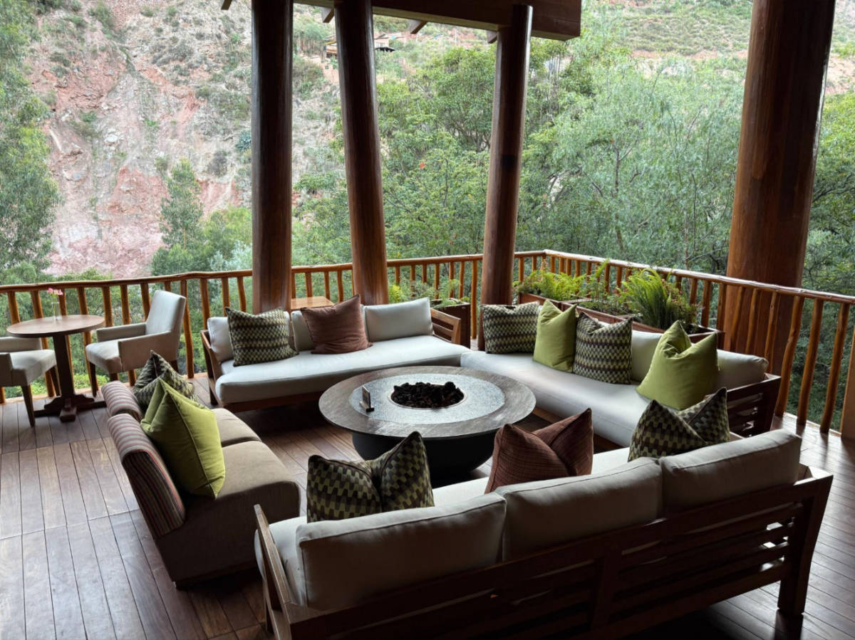 The outdoor area of Kiri Bar