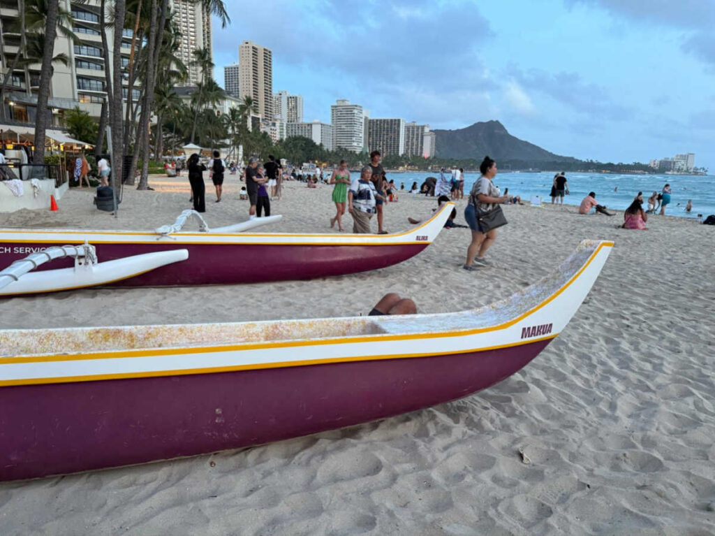 View of the outrigger canoes in the busy beach of Waikiki