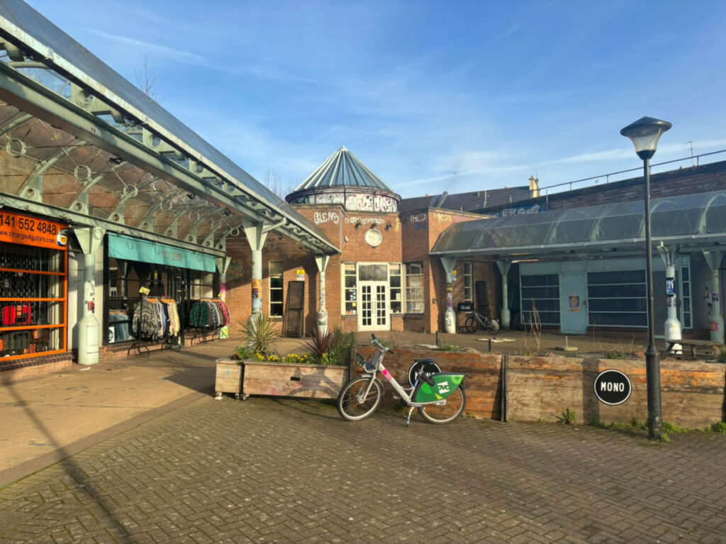 Outside view of Mono