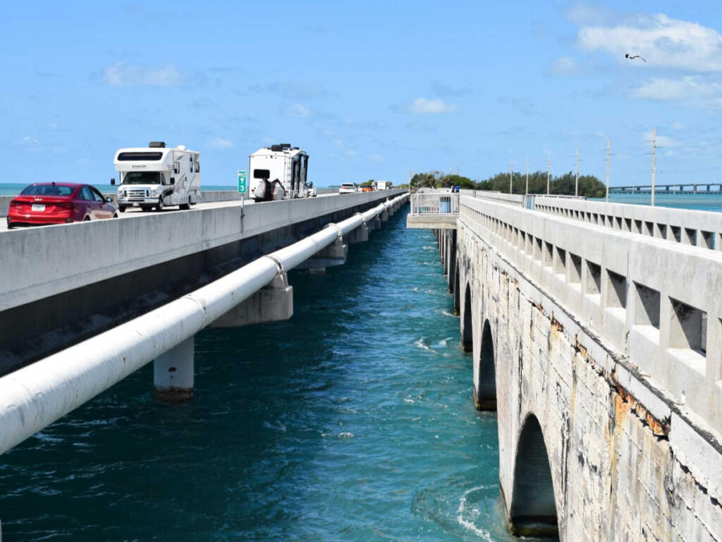 The vehicles on the bridge of Overseas Highway