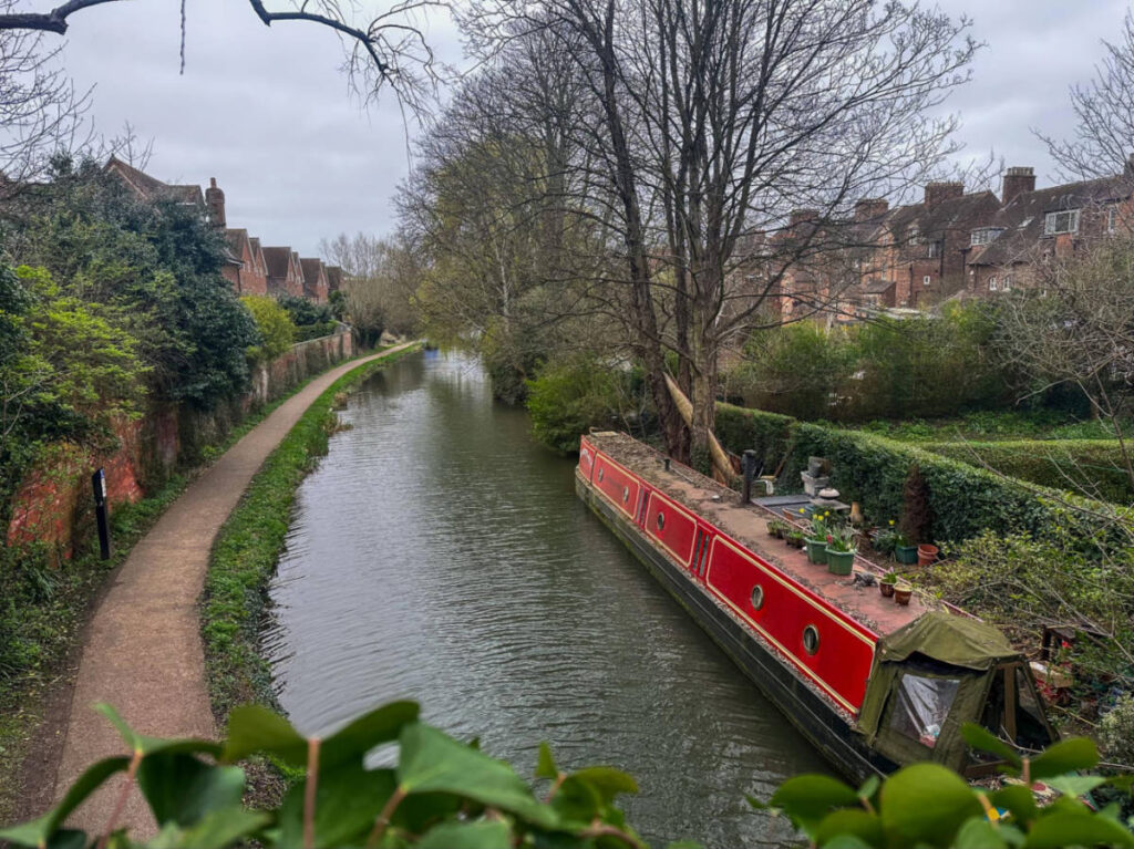 Overlooking view of the Oxford’s Canal Towpath
