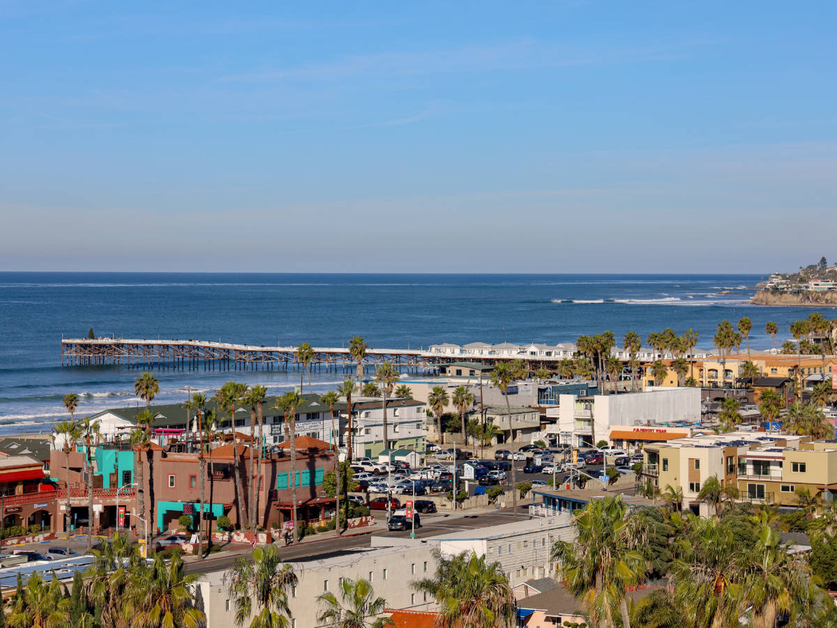 View of the Pacific Beach under the clear blue sky