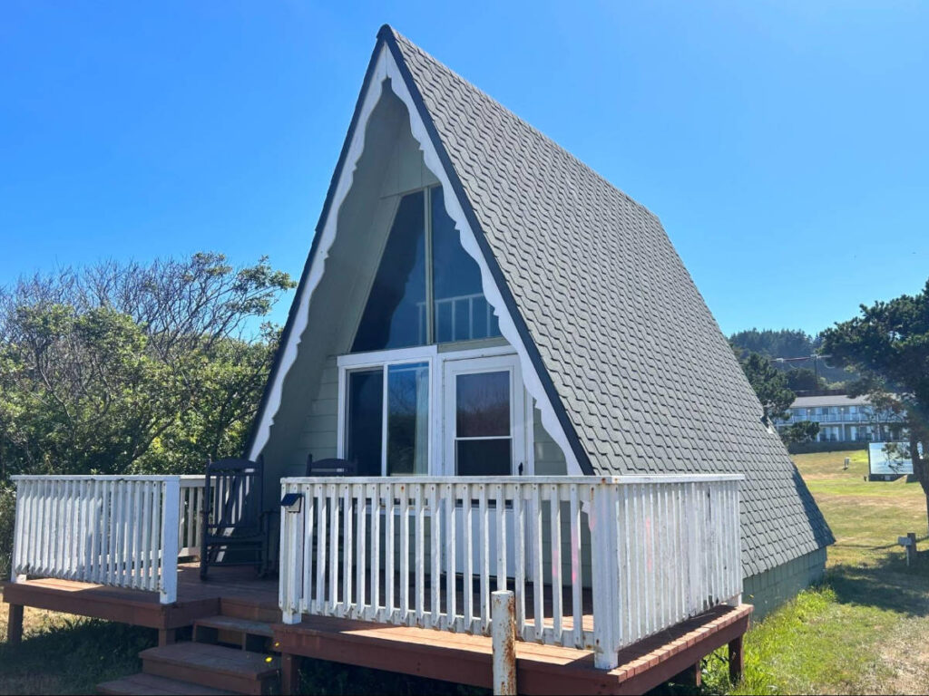 Clear blue sky over the Pacific Reef A-frame